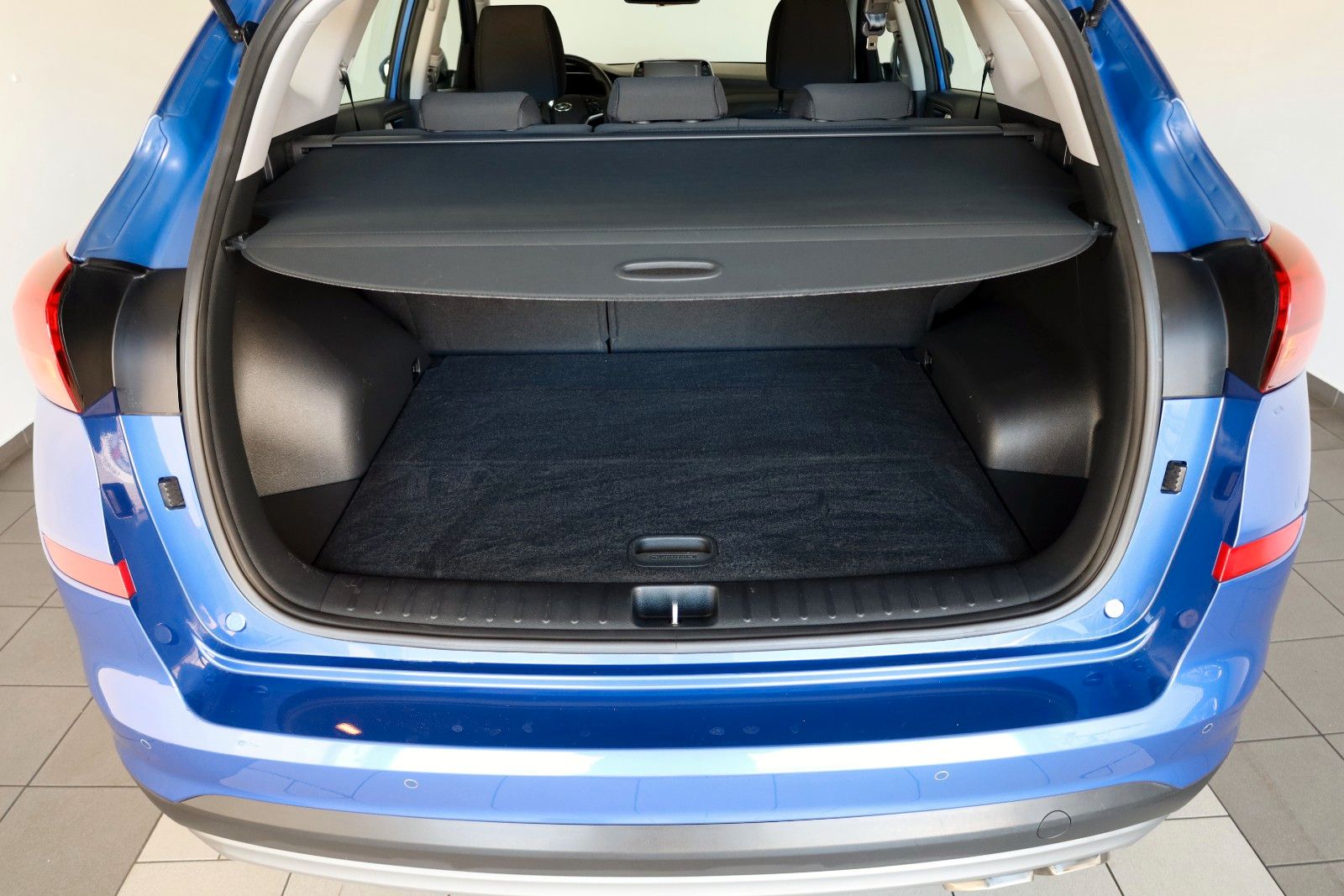 Fahrzeugabbildung Hyundai Tucson Advantage 2WD Navi,LED,SH,Kamera,SR+WR