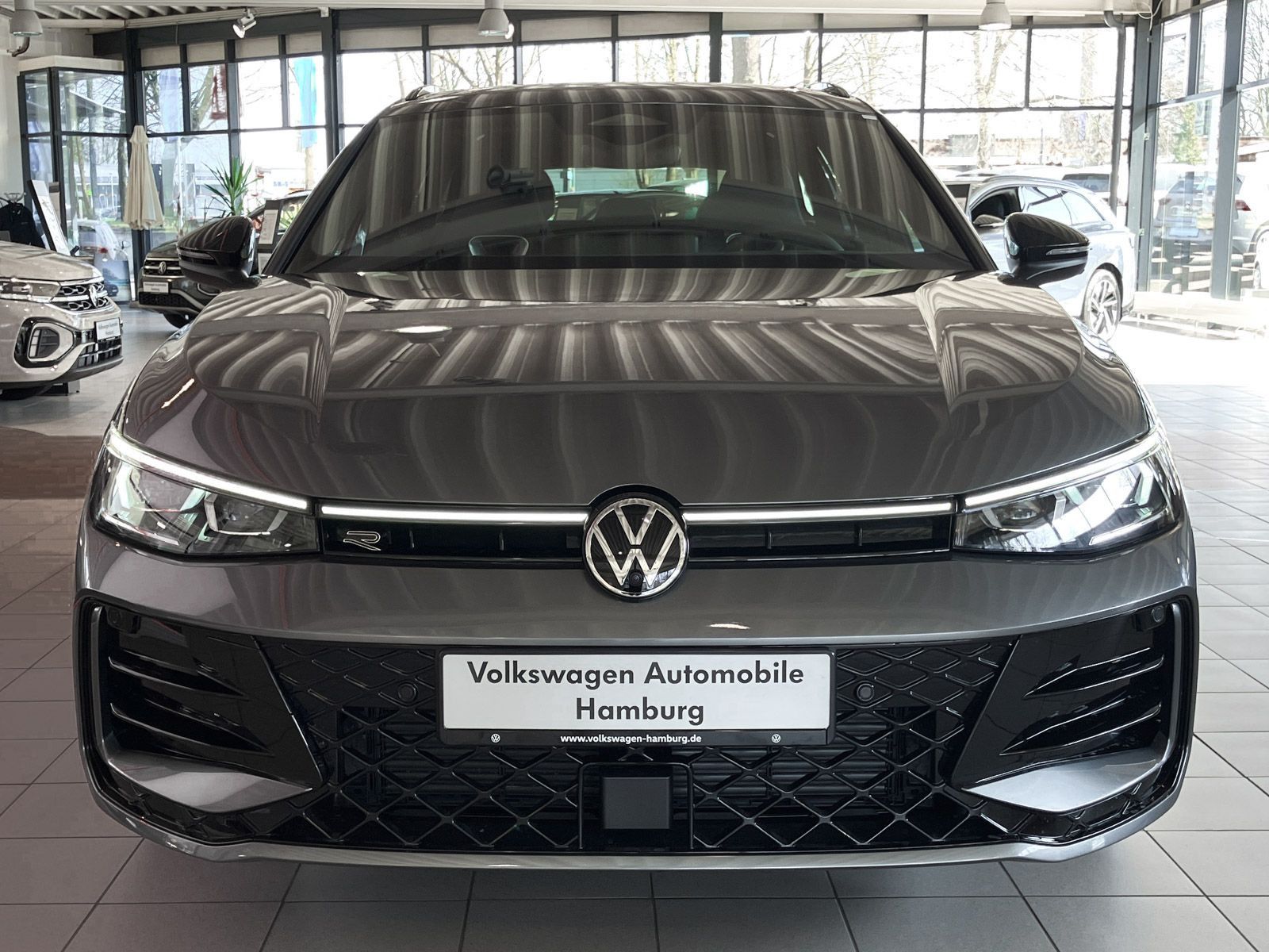 Volkswagen Passat 2.0 TDI R-Line DSG LED AHK Panorama Navi foto 3