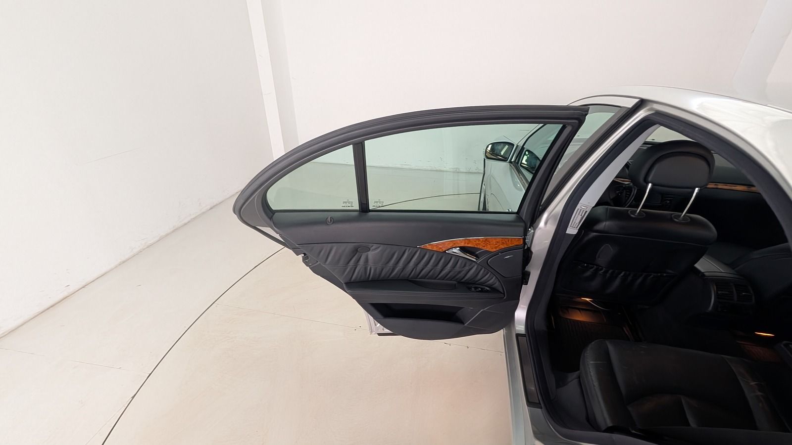 Fahrzeugabbildung Mercedes-Benz E 320 4Matic * Bi- Xenon * STHZ * Elegance