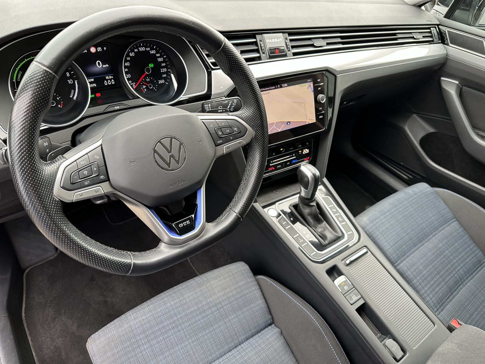 Fahrzeugabbildung Volkswagen Passat Variant 1.4 TSI GTE NAV+LED+AHK+360°+ACC