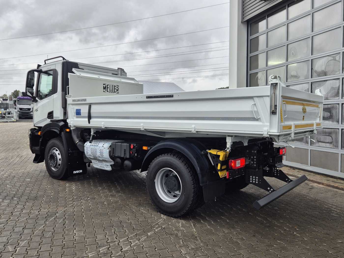 Fahrzeugabbildung Iveco X-Way AD200X48 HR OFF 4x2 Meiller Intarder 2x