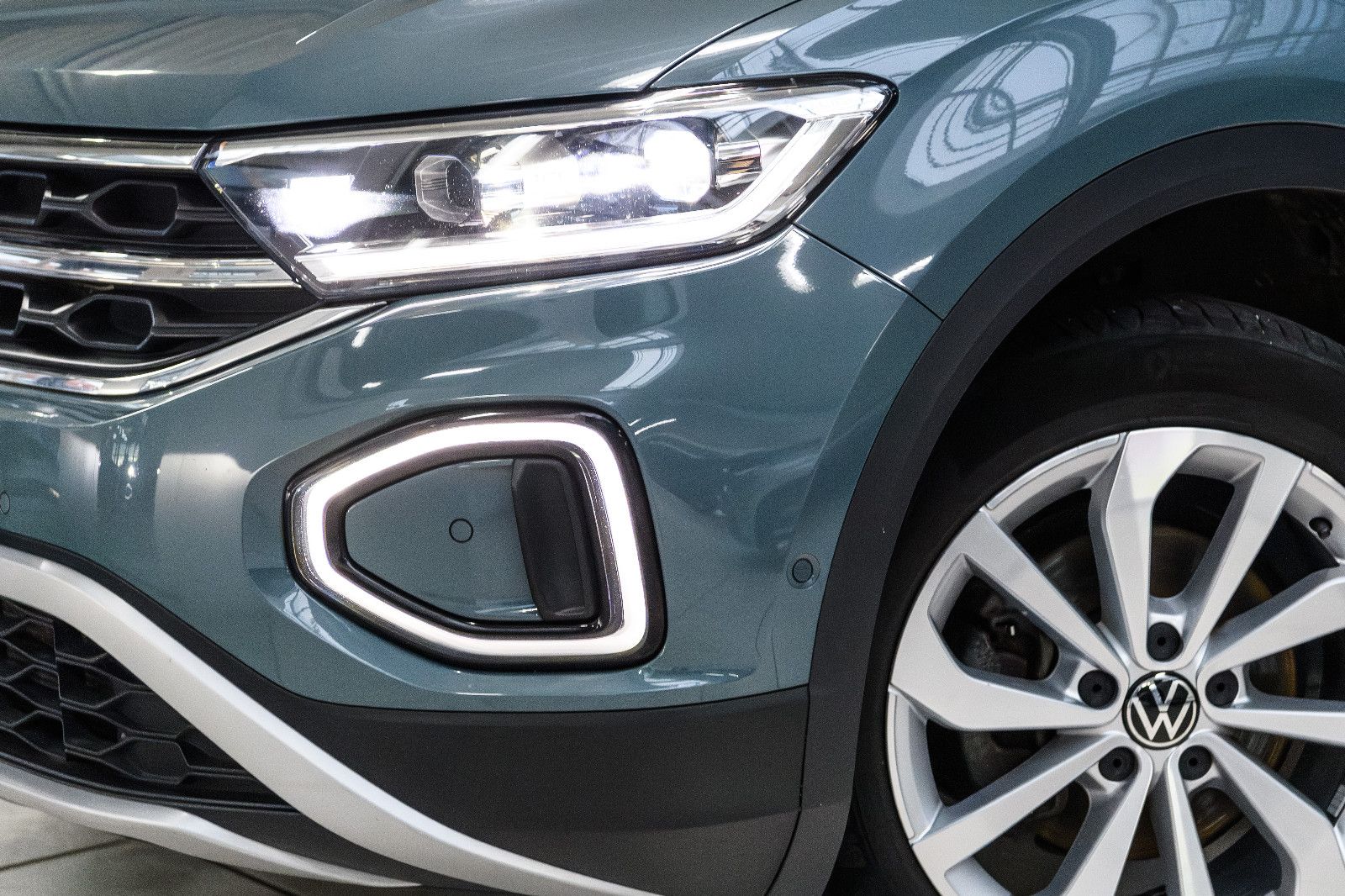 Fahrzeugabbildung Volkswagen T-Roc Style 1.5 TSI DSG LED+AHK+KEYLESS+KAMERA