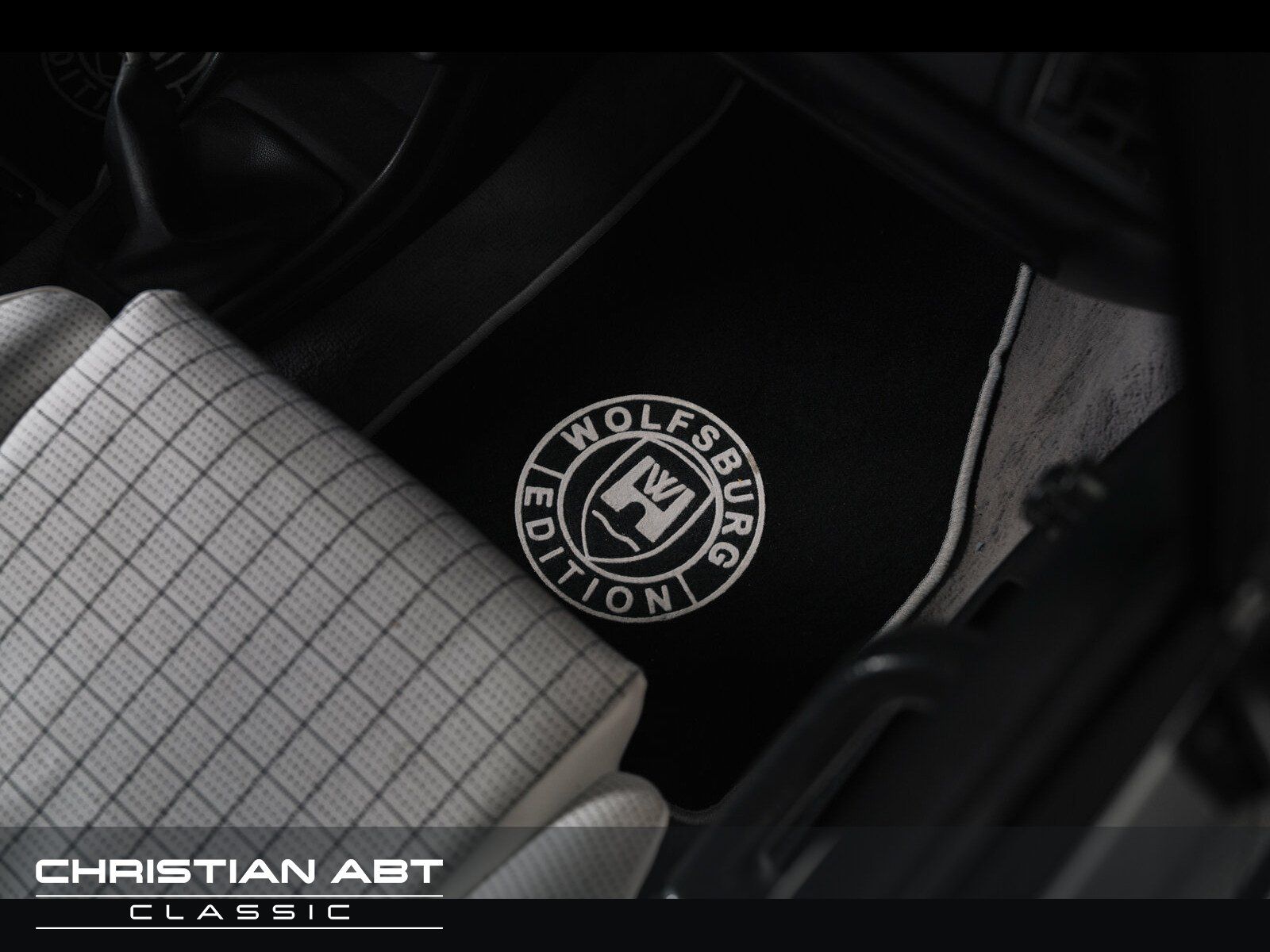 Fahrzeugabbildung Volkswagen Golf I Cabrio *NOTE 2* Cabriolet