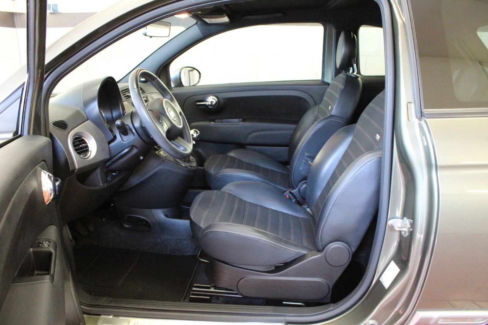 Fahrzeugabbildung Fiat 500 1.2 8V *Sonderedition by Diesel*