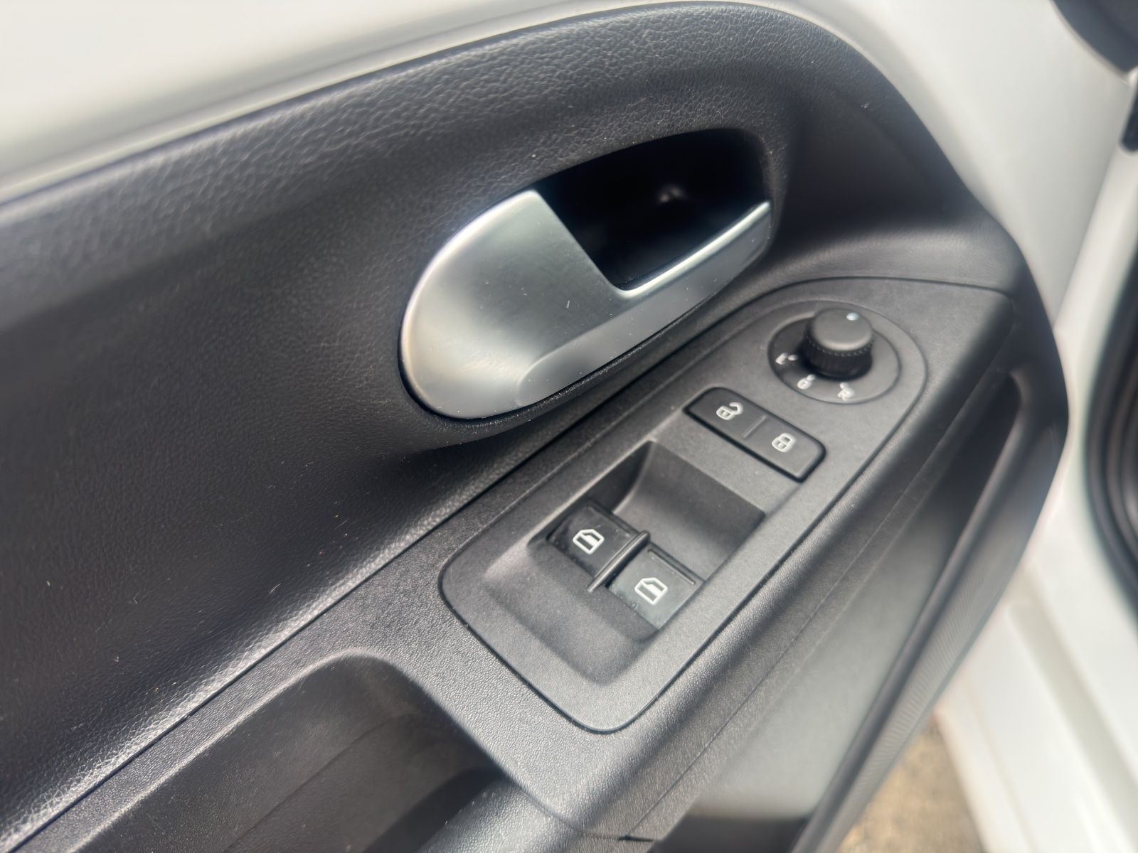 Fahrzeugabbildung Volkswagen up! 1.0 Klima DAB SH