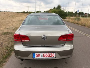 Volkswagen Passat - 6
