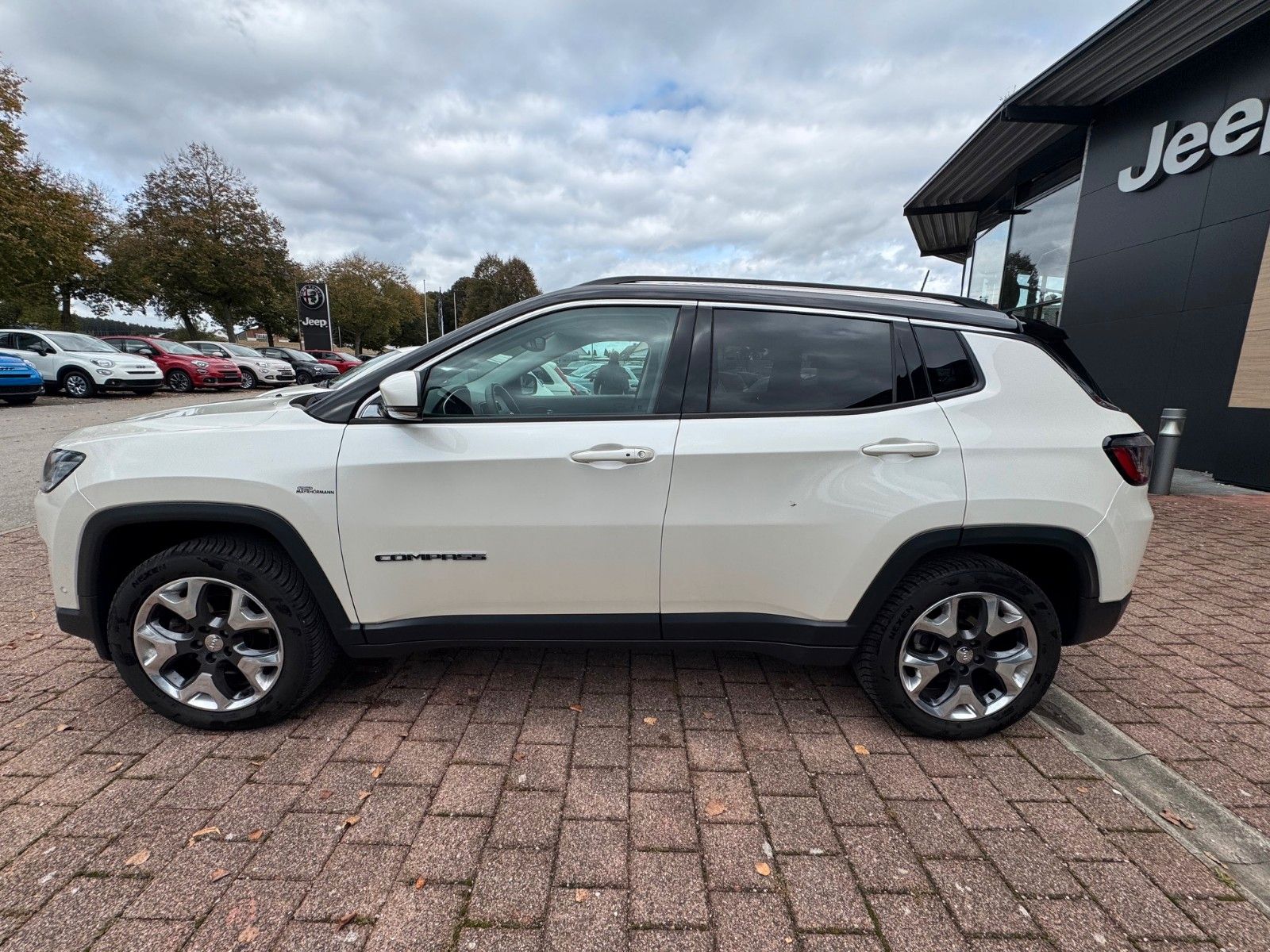 Fahrzeugabbildung Jeep Compass Limited 1,4L 4x4 NAVI BEATS KAMERA AHK