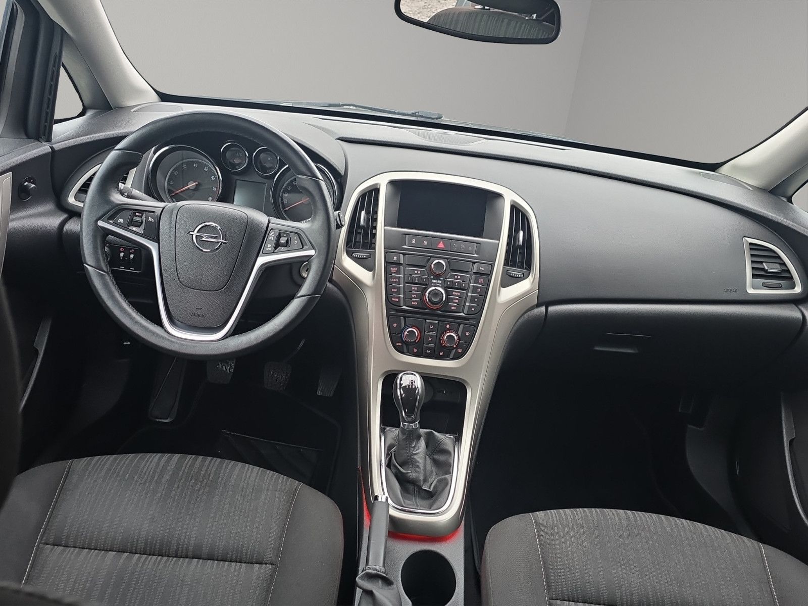 Fahrzeugabbildung Opel Astra J Lim. 5-trg Design Edition Klima Tempomat