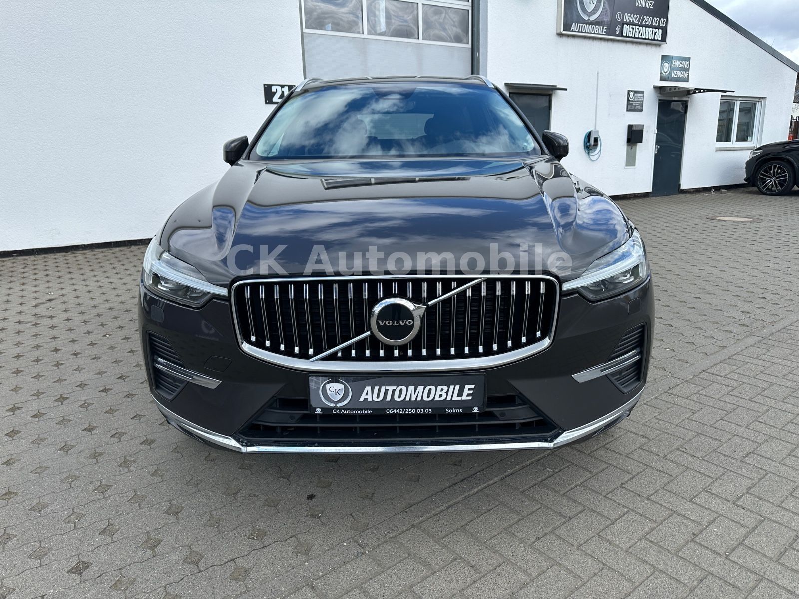 Fahrzeugabbildung Volvo XC60 B4 Plus Bright 2WD/Navi/Leder/Kam/LED/AHK