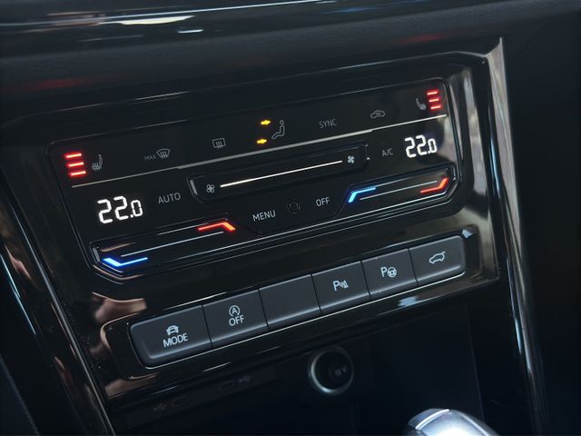 Volkswagen TOURAN TSI 1.5 Highline KAMERA, CARPLAY, SHZ