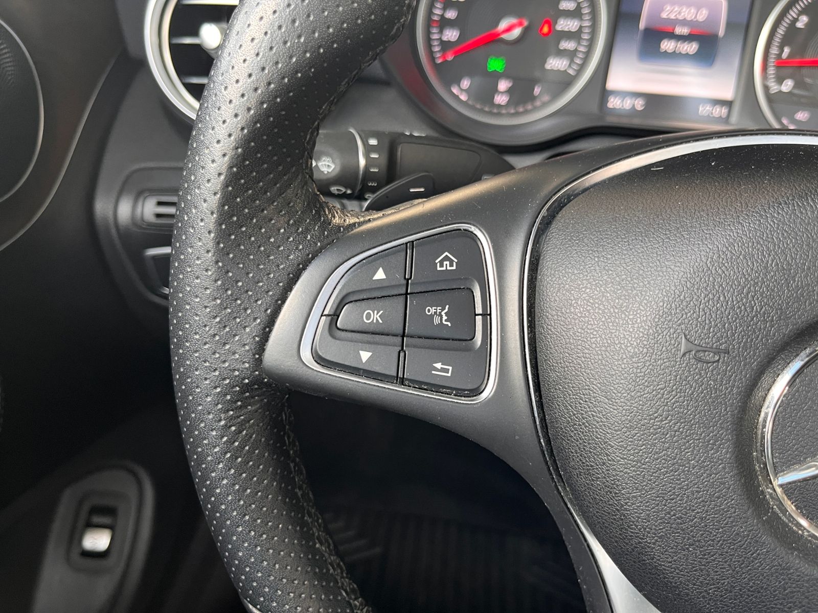 Fahrzeugabbildung Mercedes-Benz C 300 Cabrio  9G-TRONIC LED NAV SHZ PDC 17"