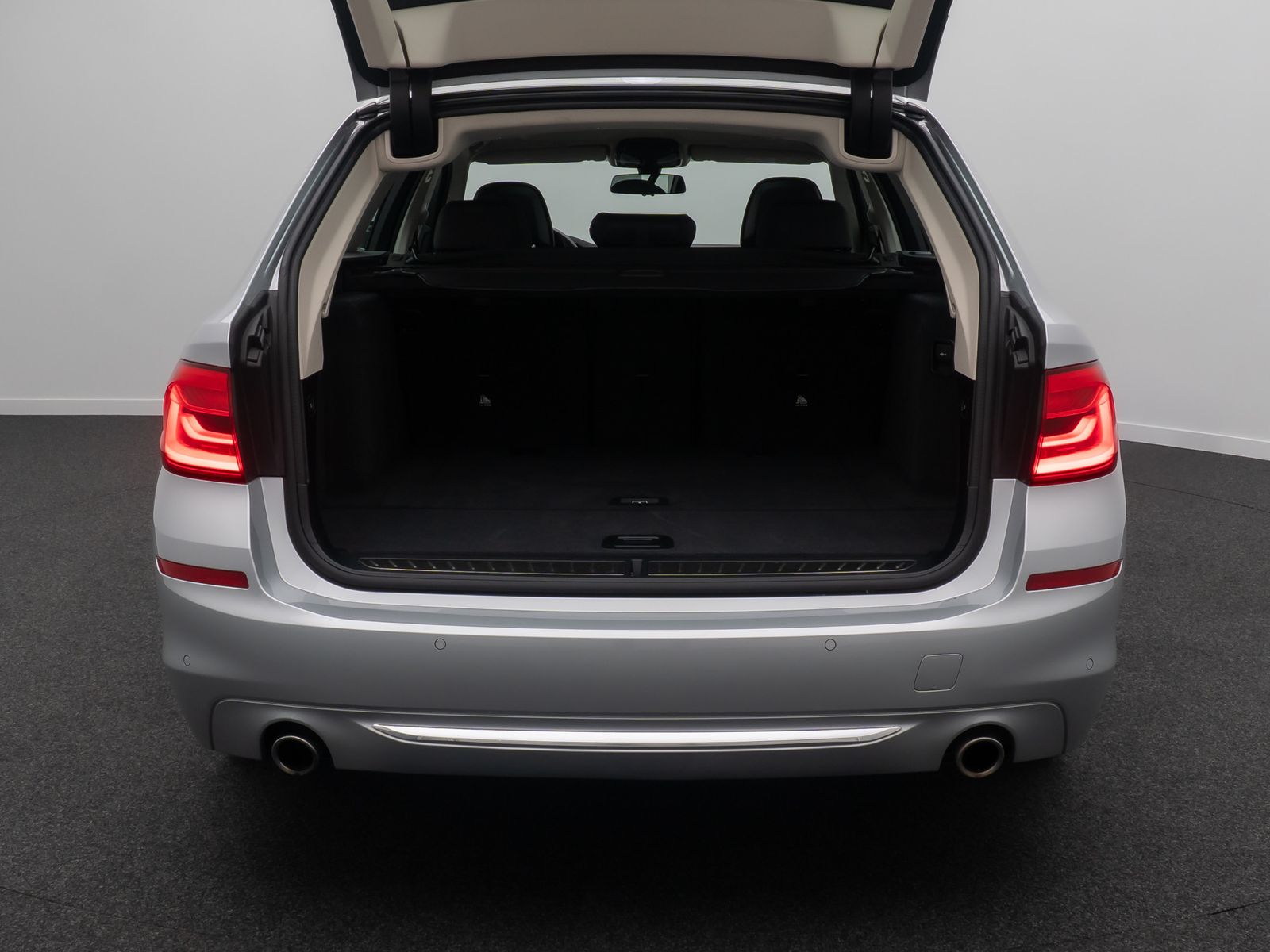 Fahrzeugabbildung BMW 530d xD LuxuryLine Panoram 360&deg;HUD HiFi DisplKey