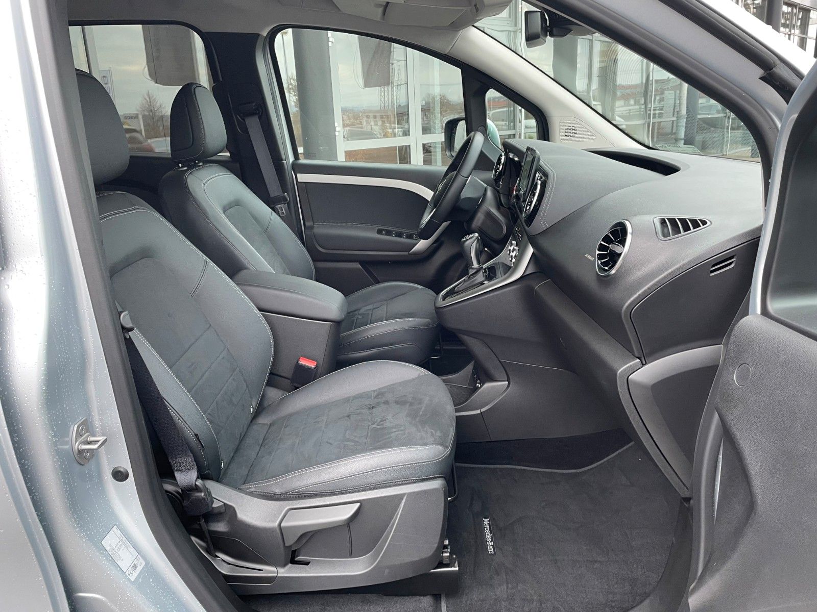 Fahrzeugabbildung Mercedes-Benz T 180 d Progressive Edition Kamera LED MBUX SHZ