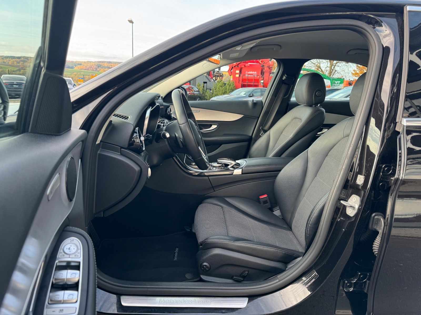 Fahrzeugabbildung Mercedes-Benz C 200 C Limousine+Avantgarde+AHK+RFK+TotW