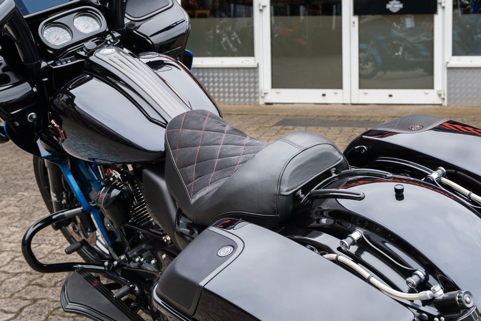 Fahrzeugabbildung Harley-Davidson CVO ROAD GLIDE 117 FLTRXSE 131 CUI SE Öhlins