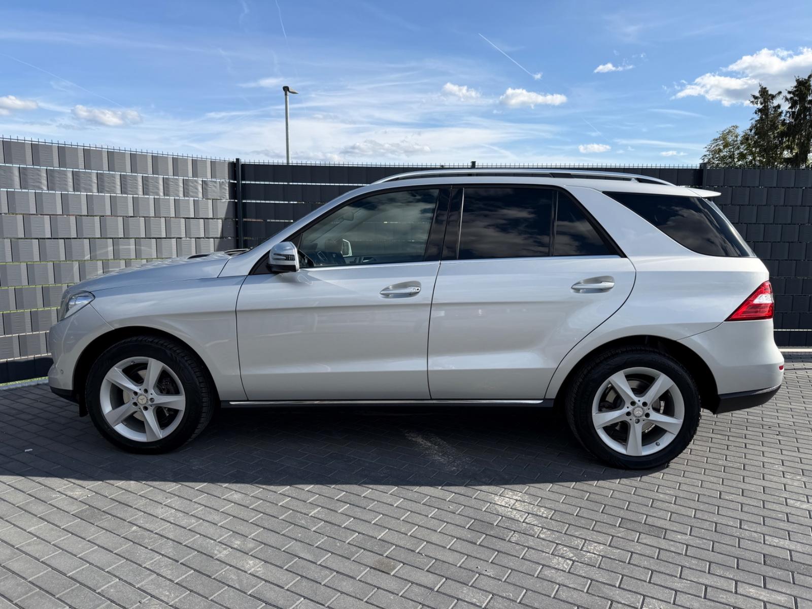 Mercedes-Benz ML 350 BlueTec 4M*7G*COMAND*AIRMATIC*H&K*AHK*