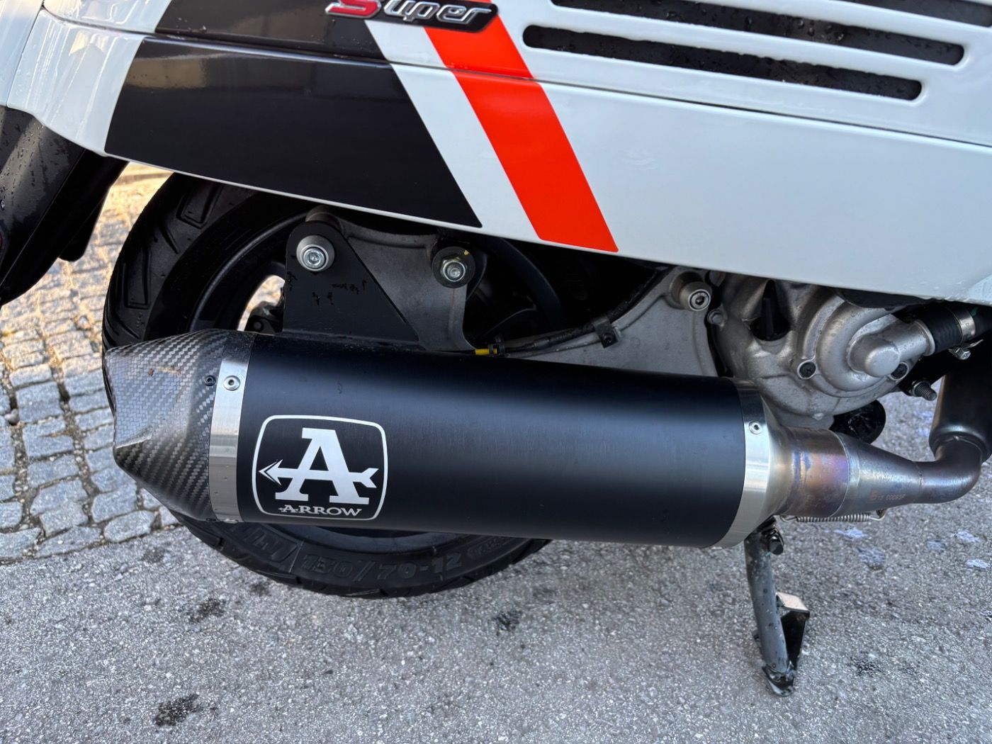 Fahrzeugabbildung Vespa GTS 300 Super Sport Arrow Auspuff