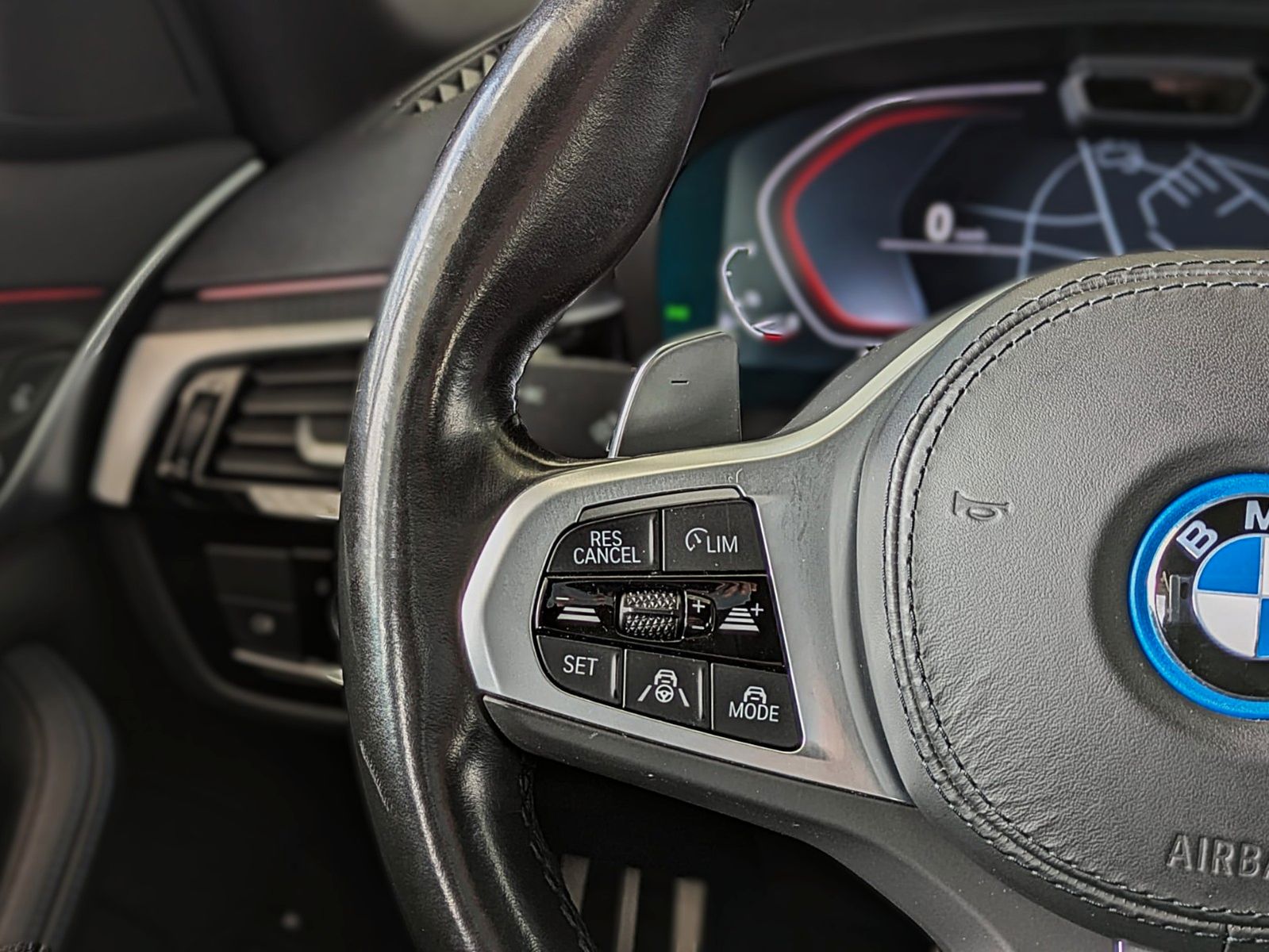Fahrzeugabbildung BMW 530e M SPORT VIRTUAL HUD NAVI LASER LEDER AHK
