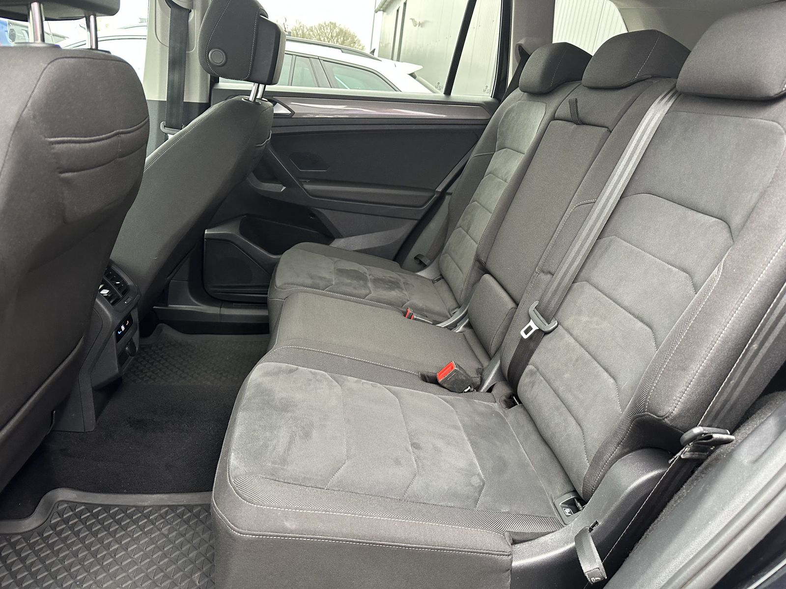 Fahrzeugabbildung Volkswagen Tiguan Allspace Life 4Motion NAV+LED+AHK+KAM+ACC