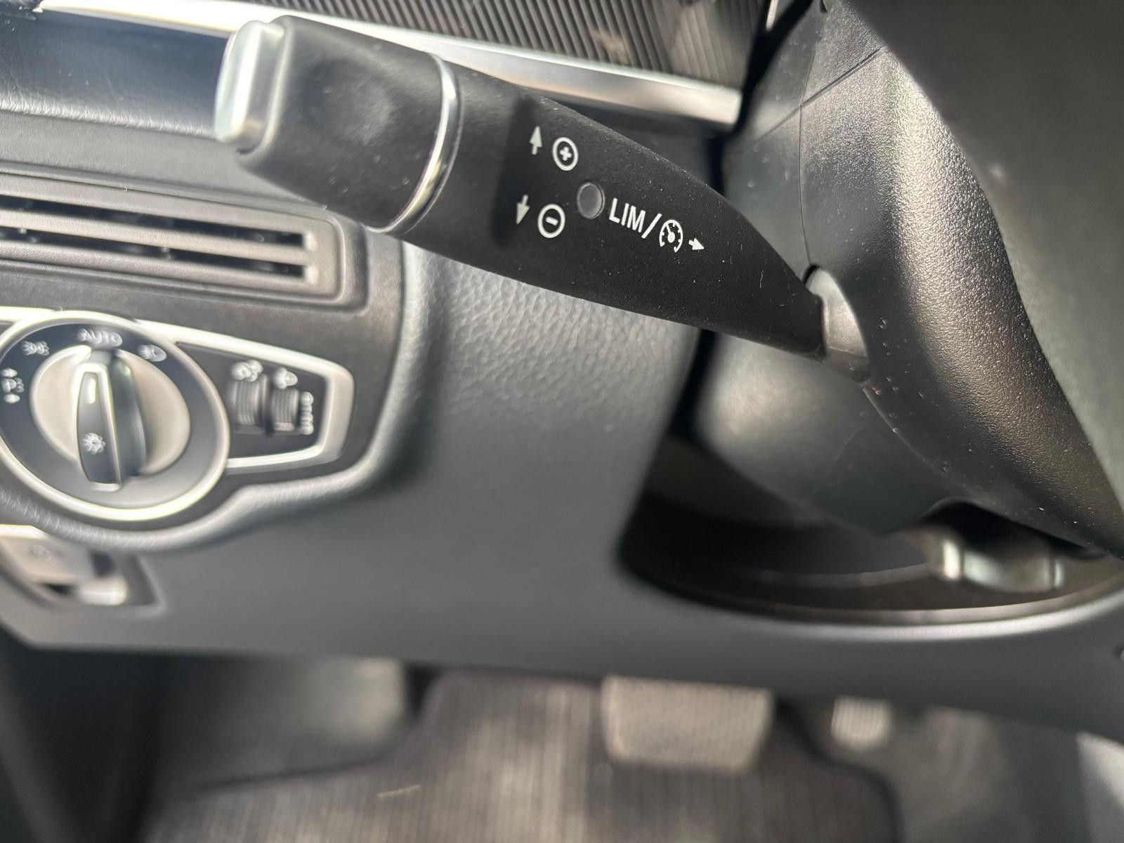 Fahrzeugabbildung Mercedes-Benz V 220 d LANG-AHK-NAV-PDC-SHZ-APP-TEMP.-DAB