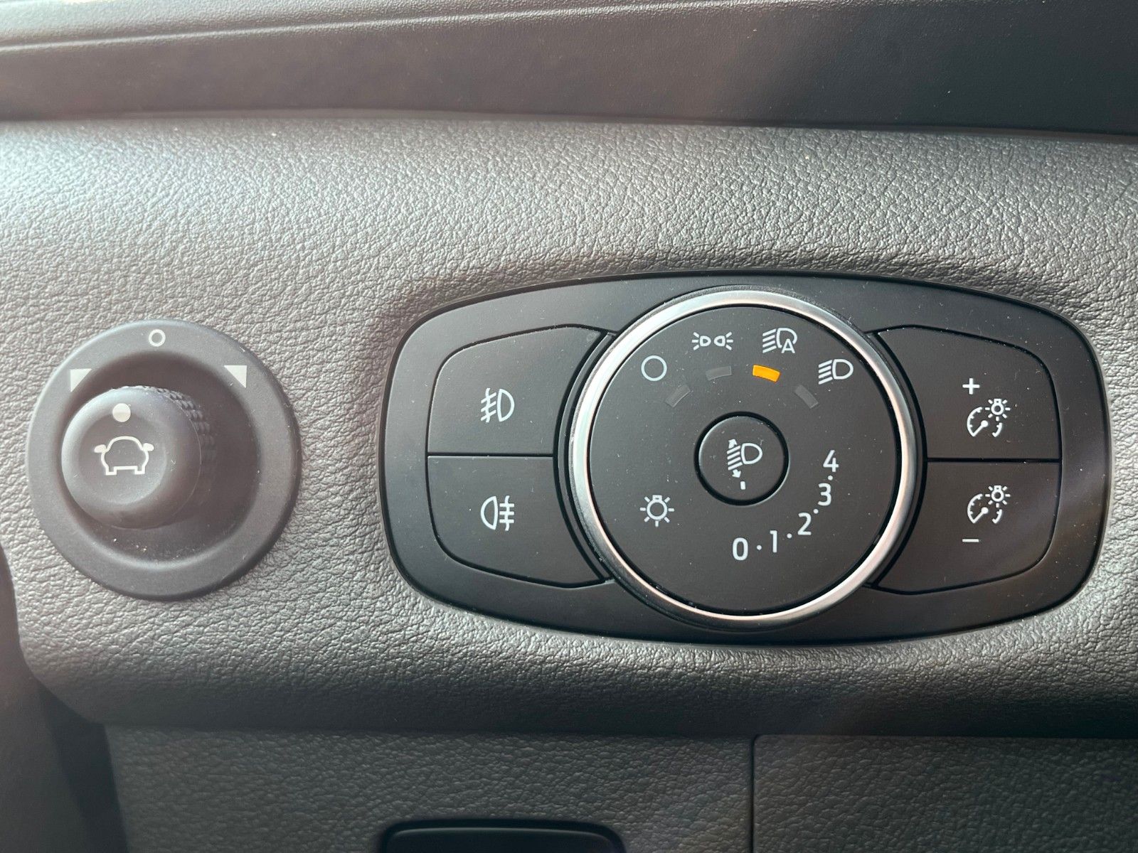 Fahrzeugabbildung Ford Transit 350 L3 Kasten LKW hoch lang KLIMA AHK