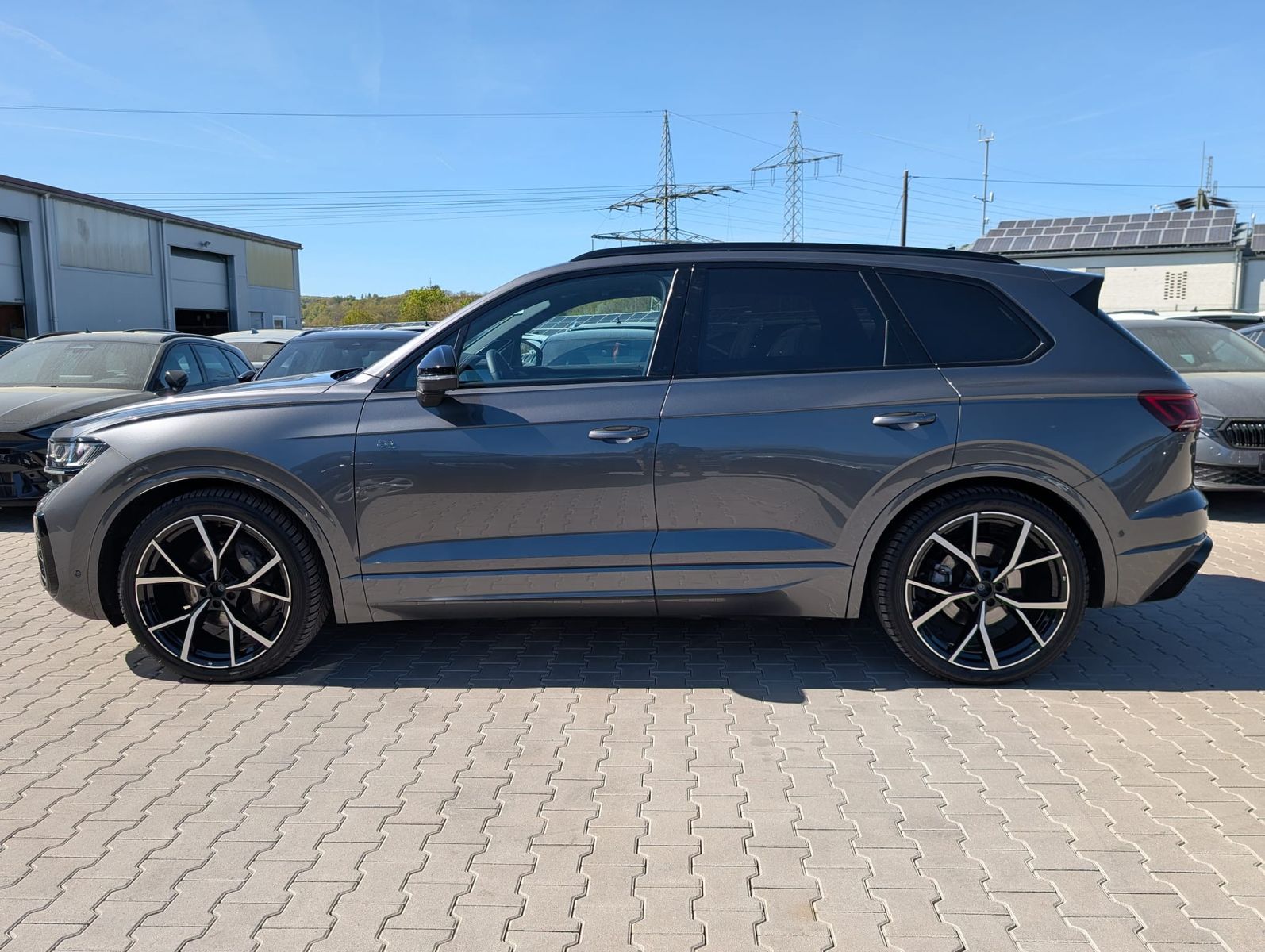 Fahrzeugabbildung Volkswagen Touareg 3.0TDI 4M R-Line VOLL Black 22" UPE 114T