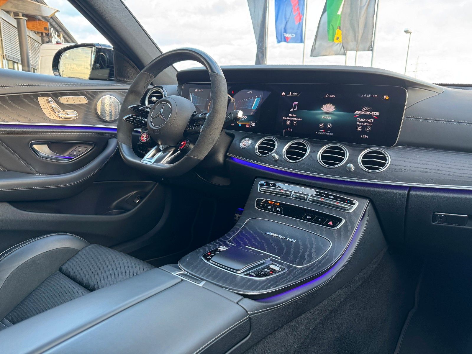 Fahrzeugabbildung Mercedes-Benz E 63 AMG S Pano+Burm+AirM+HUD+360+uvm.