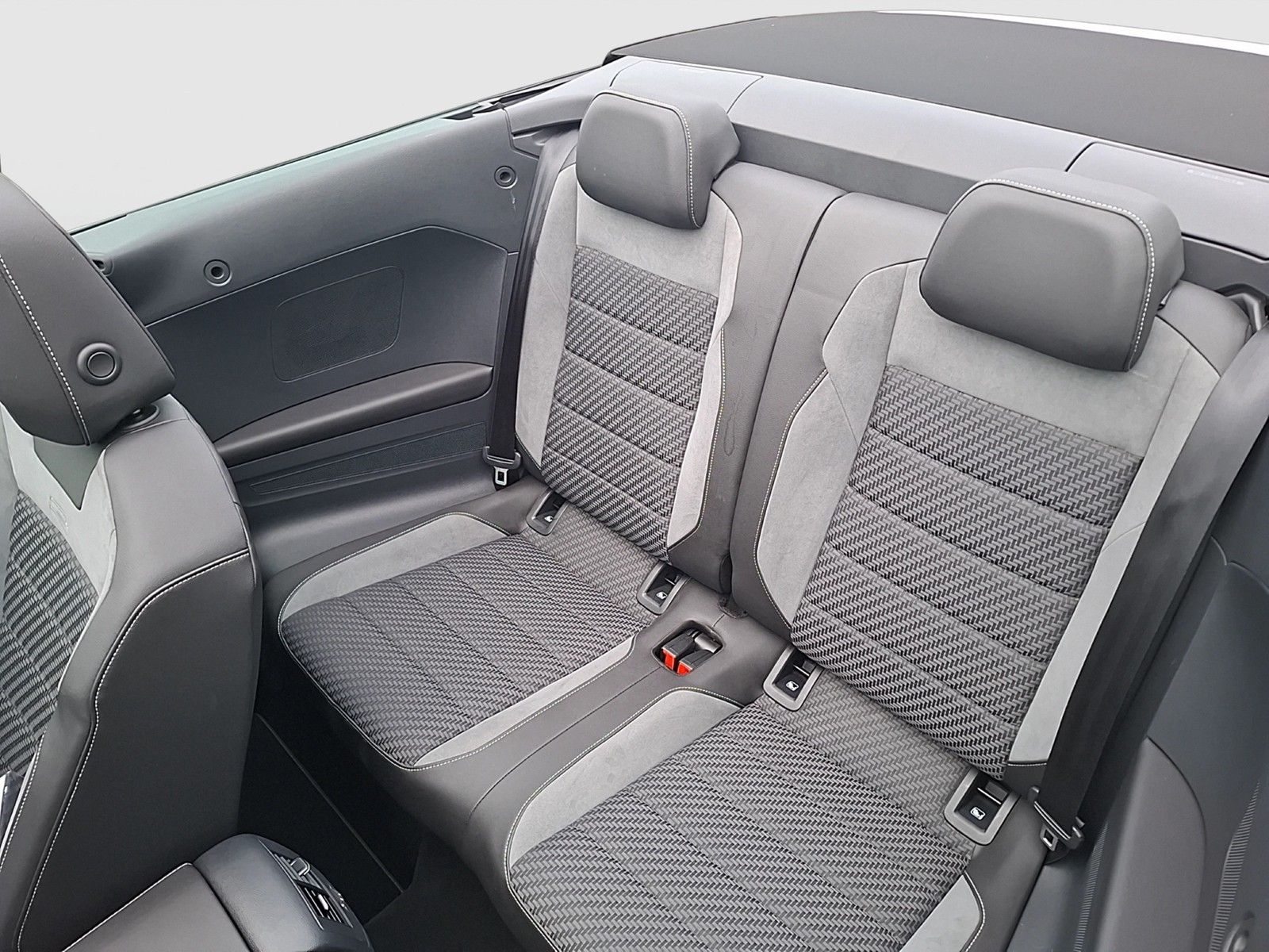Fahrzeugabbildung Volkswagen T-Roc Cabriolet TSI R-Line DSG LEDplus Navi VC A