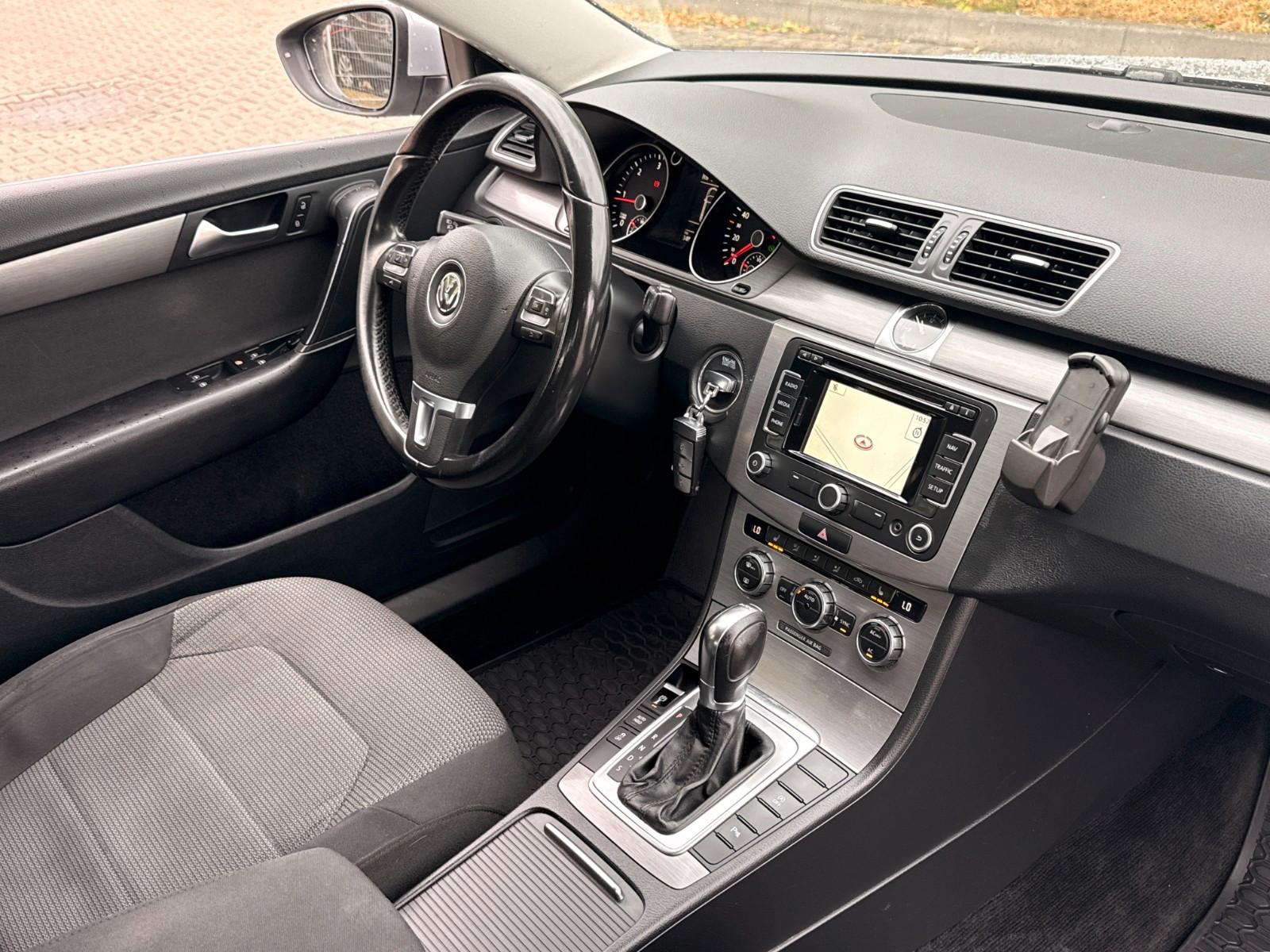 Volkswagen Passat 2012 — photo 16