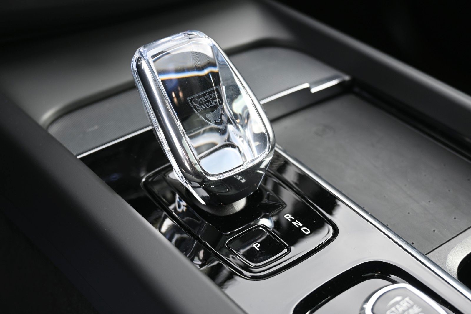Fahrzeugabbildung Volvo XC60 B4 D Plus Dark*STDHZG*PANO*360°*ACC
