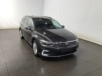 Volkswagen Passat - 1