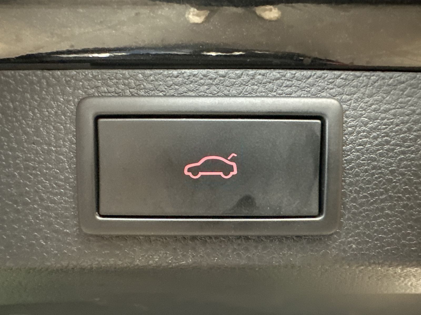 Fahrzeugabbildung SKODA Karoq 2.0 TDI DSG Sportline 4x4 NAV+LED+KAM+19ZO