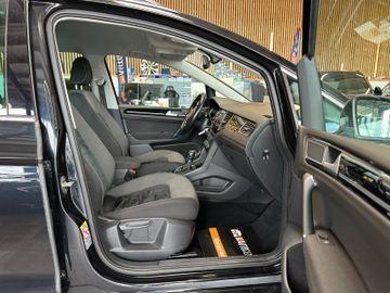 Volkswagen Golf *ACC*NAV*PDC*SitzHZ*2-ZONEN*ALCANTARA*AHK*