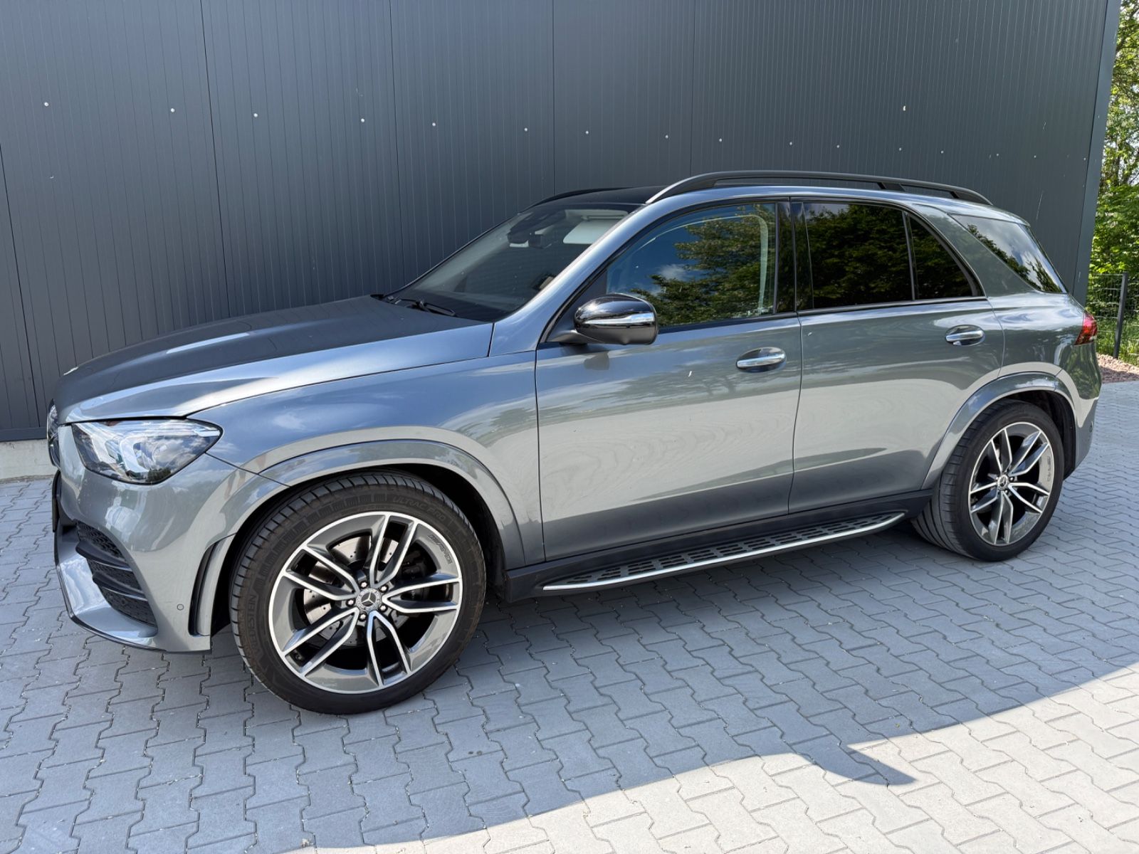 MERCEDES-BENZ GLE 400 d 4MATIC - Luftfahrw Pano AHK SitzLüfHei