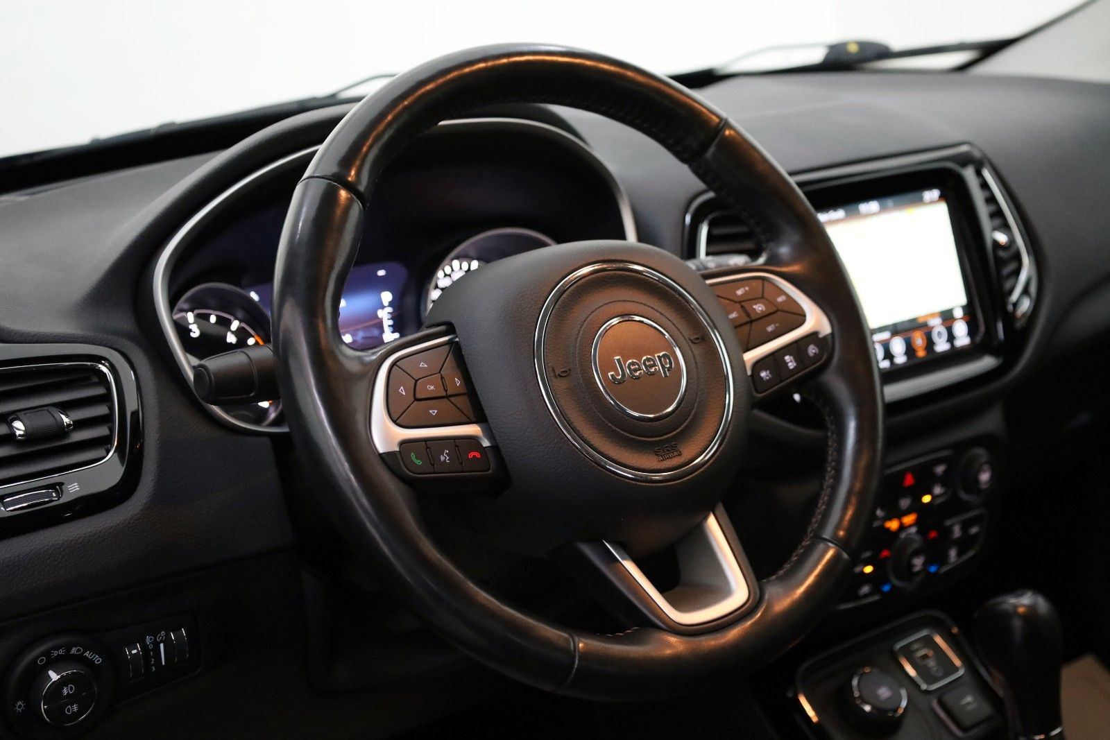 Fahrzeugabbildung Jeep Compass Limited 4WD T.Leder,Navi,LED,Apple Car.
