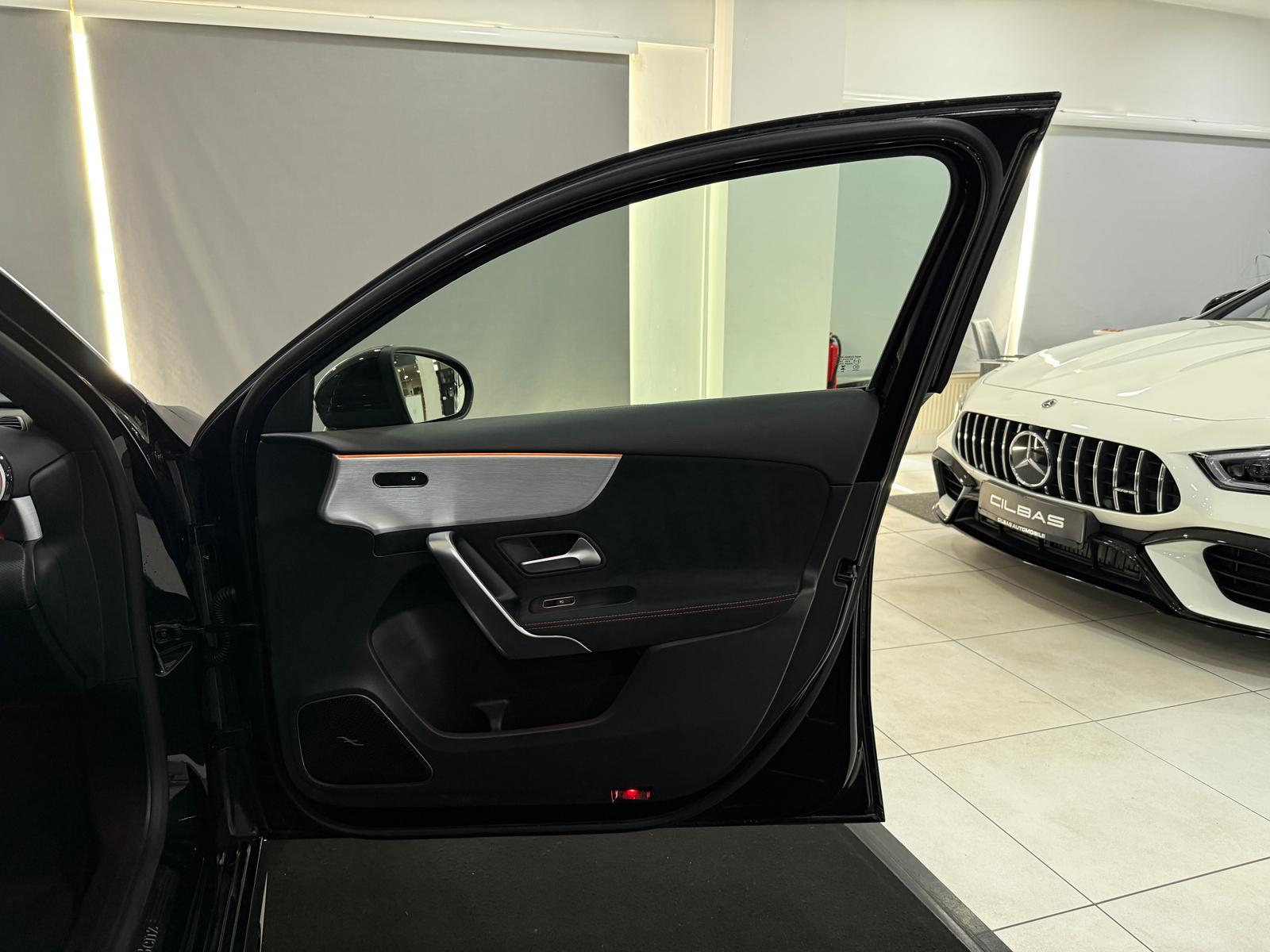 Mercedes-Benz A 250 4M 7G AMG-LINE*WIDE*AMBIENTE*KAMERA*LED*