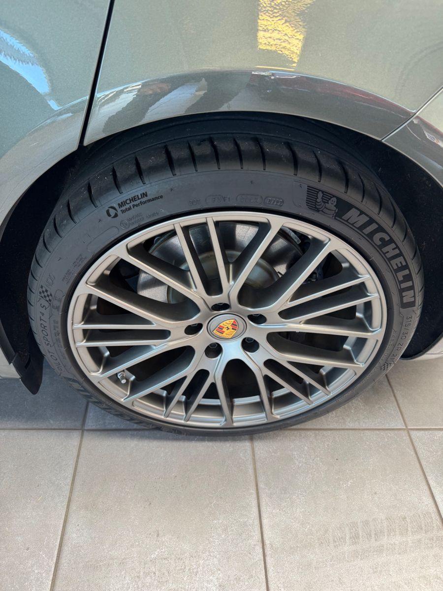 Fahrzeugabbildung Porsche Panamera Sport Turismo 4 E-Hybrid Platinum Editi