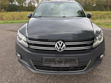 Volkswagen Tiguan - 1