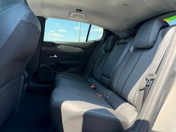 Peugeot 408 - 10