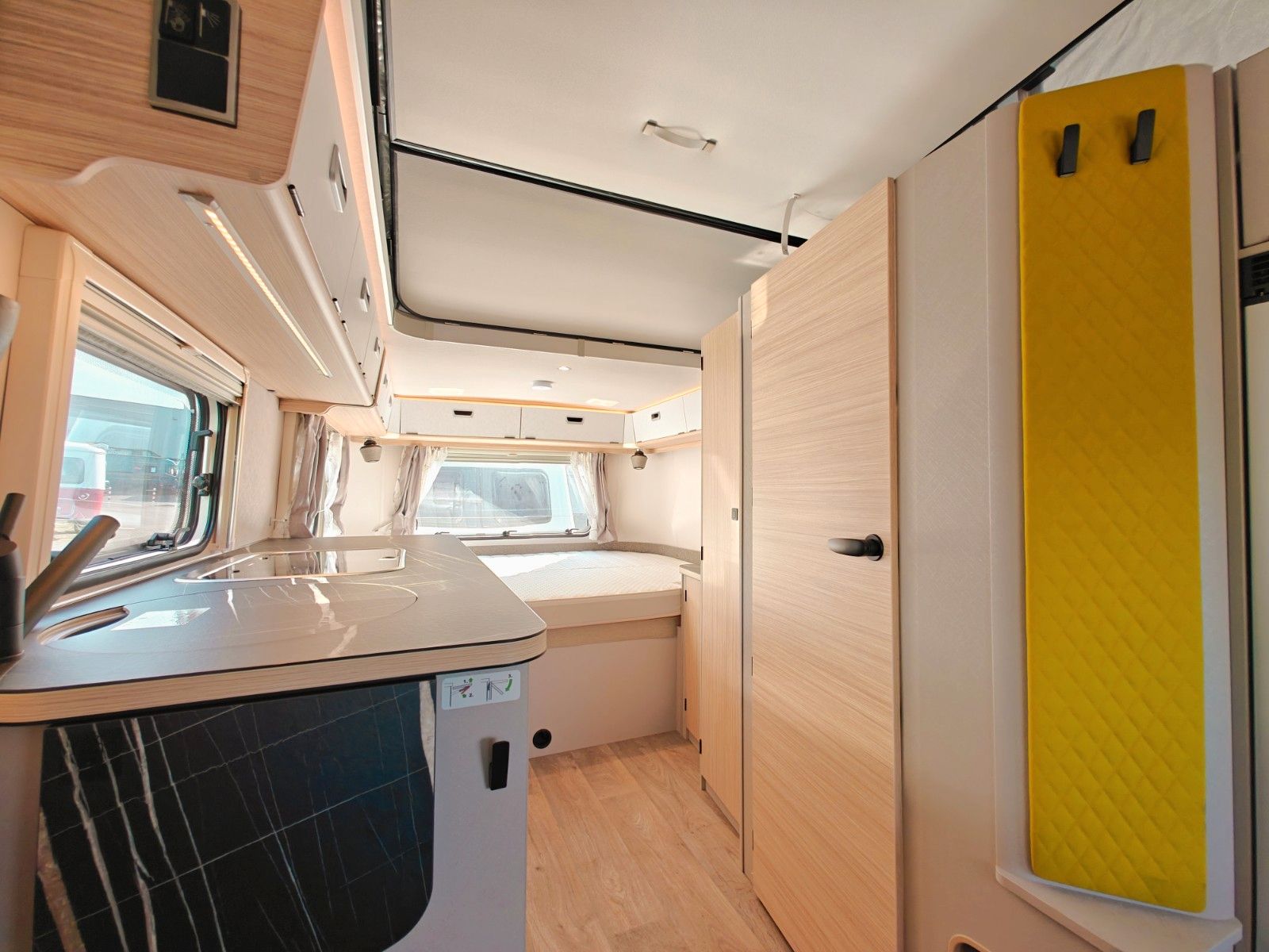 Fahrzeugabbildung HYMER / ERIBA / HYMERCAR Touring 630 Nugget Gold - Schlafdach, Combi 4E -