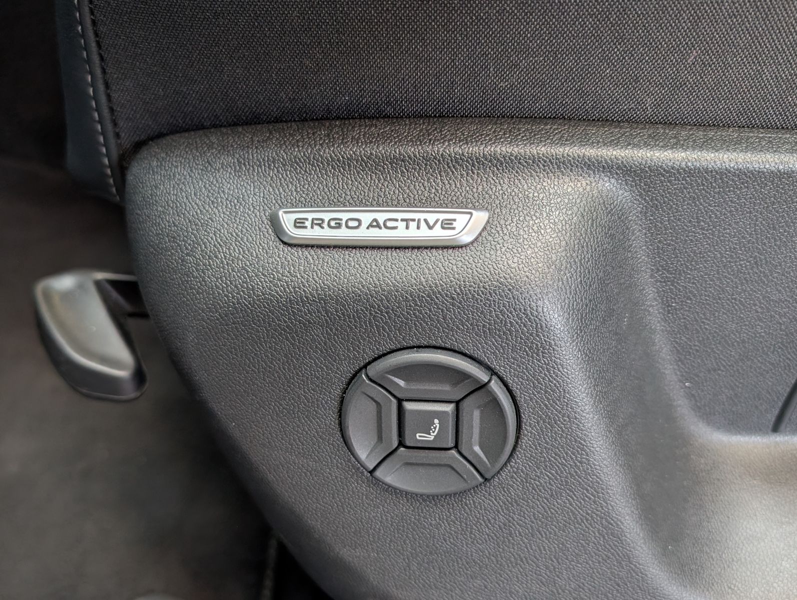 Fahrzeugabbildung Volkswagen Tiguan 2.0TDI R-Line 4M Pano Black AHK Matrix 20