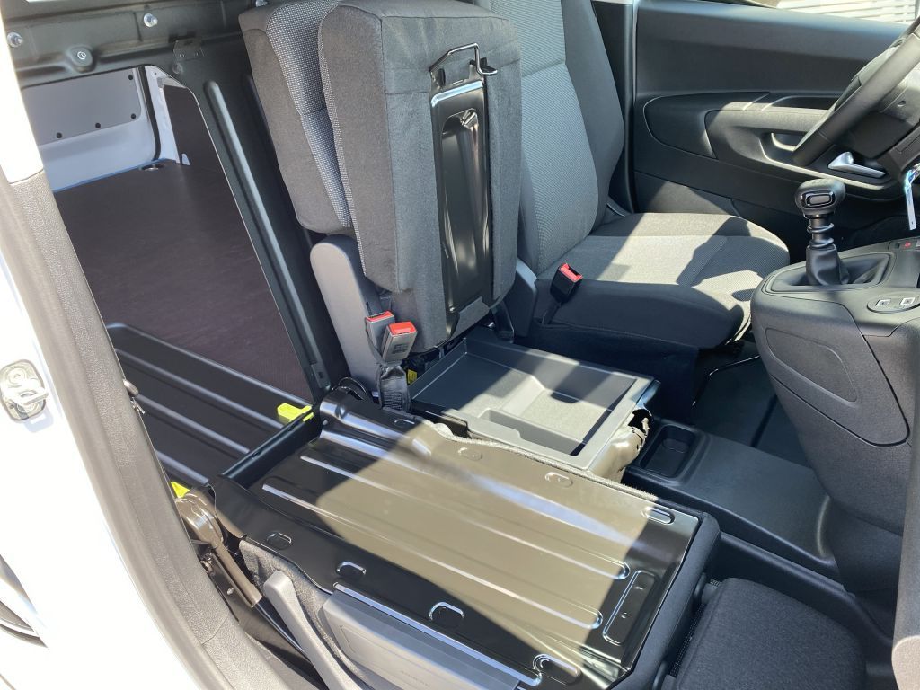 Fahrzeugabbildung Citroën Berlingo 1.5 Diesel 100 M *3 Sitze*Navi*Winterp*