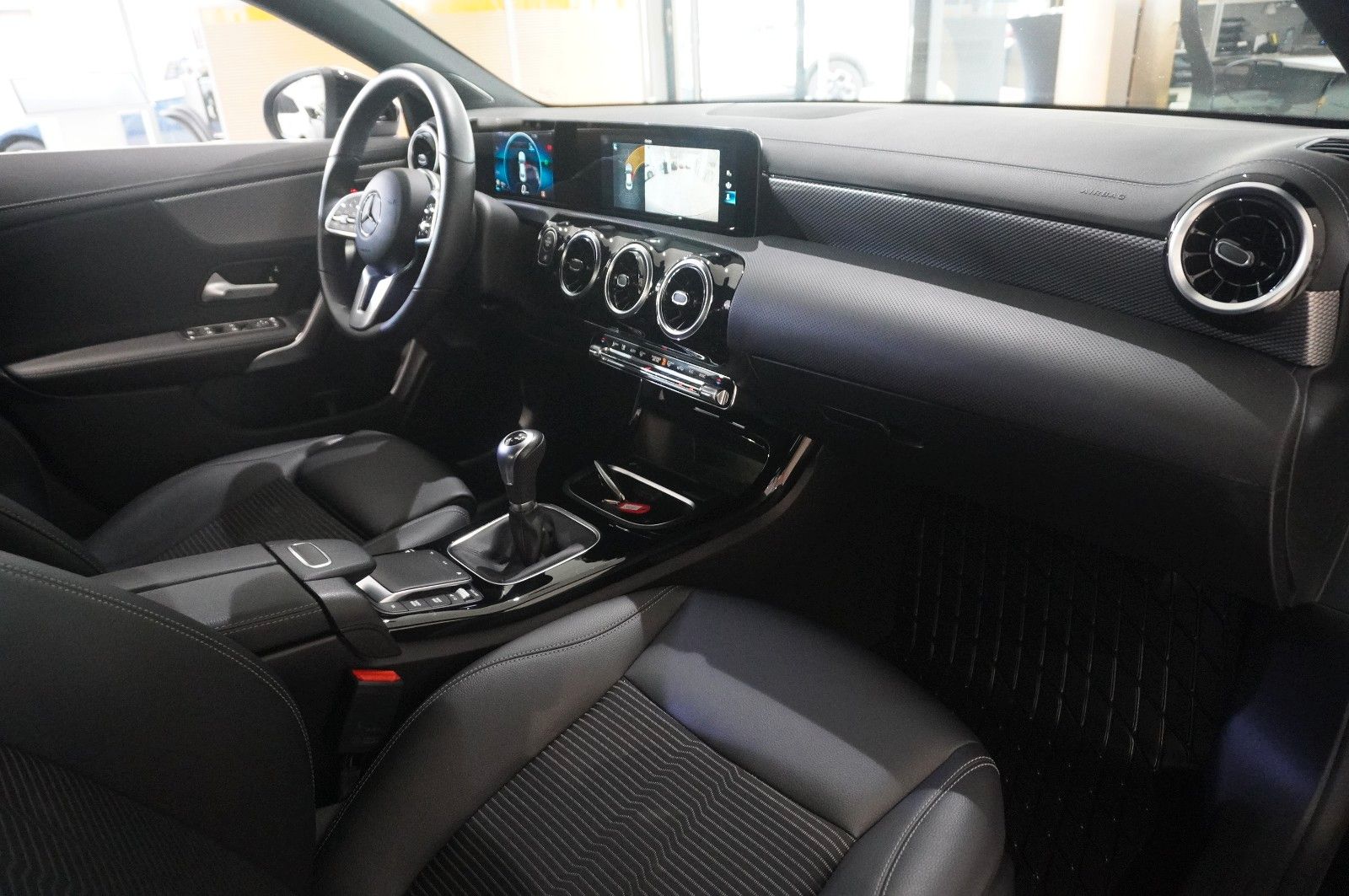 Fahrzeugabbildung Mercedes-Benz CLA 200 COUPE PROGRESSIVE NAVI/LED/KAMERA/VIRTU.