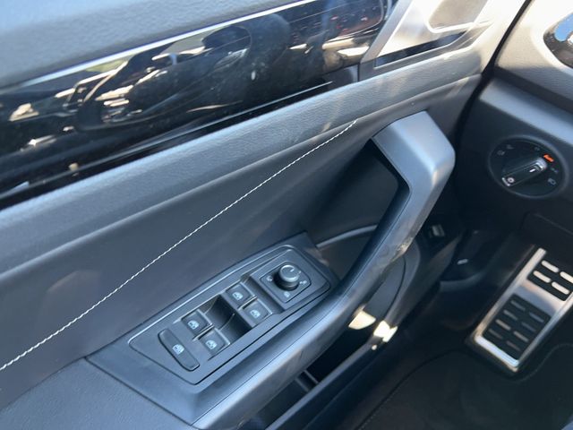 T-Roc R-Line 1.5 l TSI DSG FACEL. LED MATRIX-LED