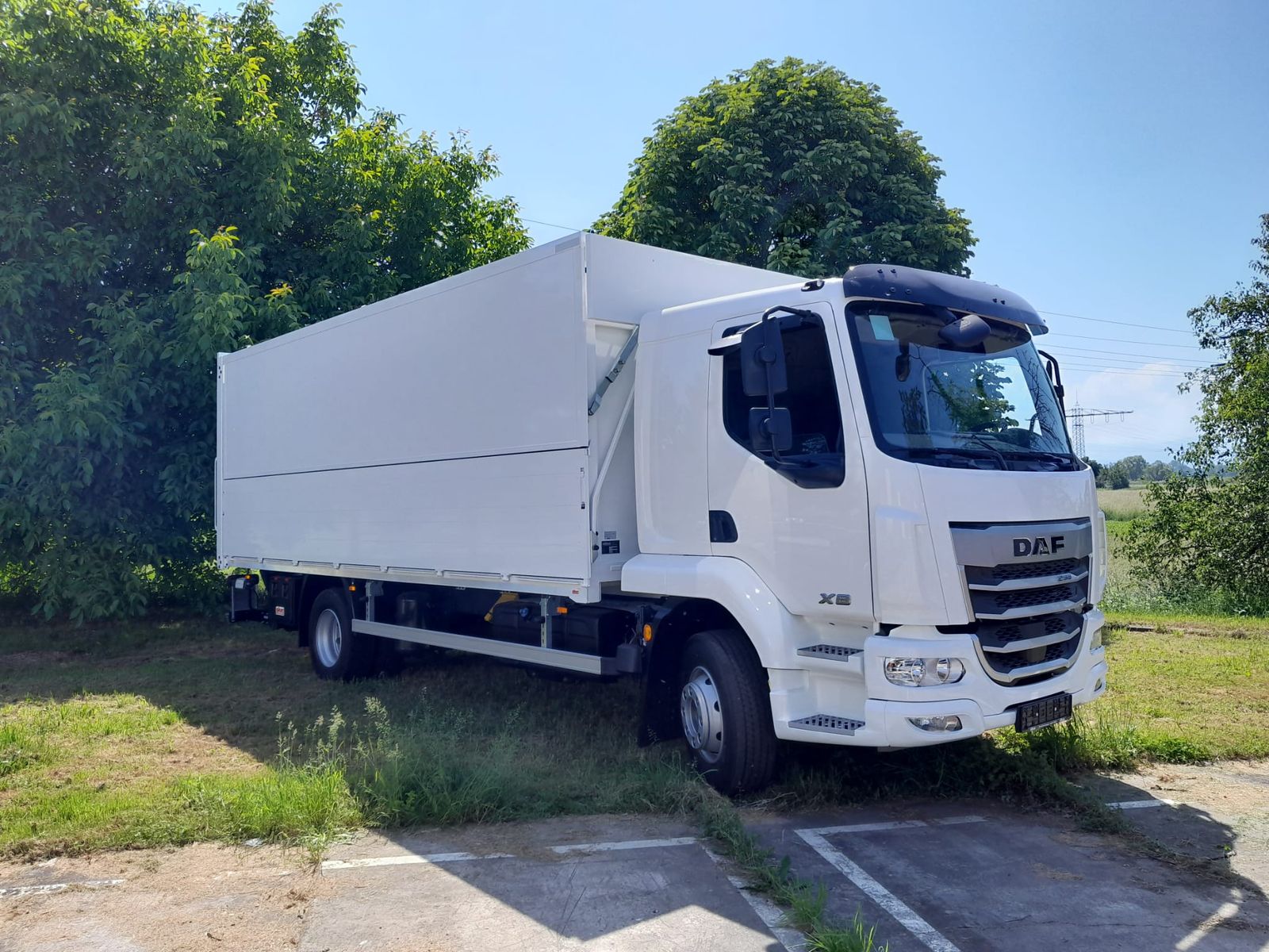 Fahrzeugabbildung DAF FA XB 290 16t Swing-Board-Aufbau