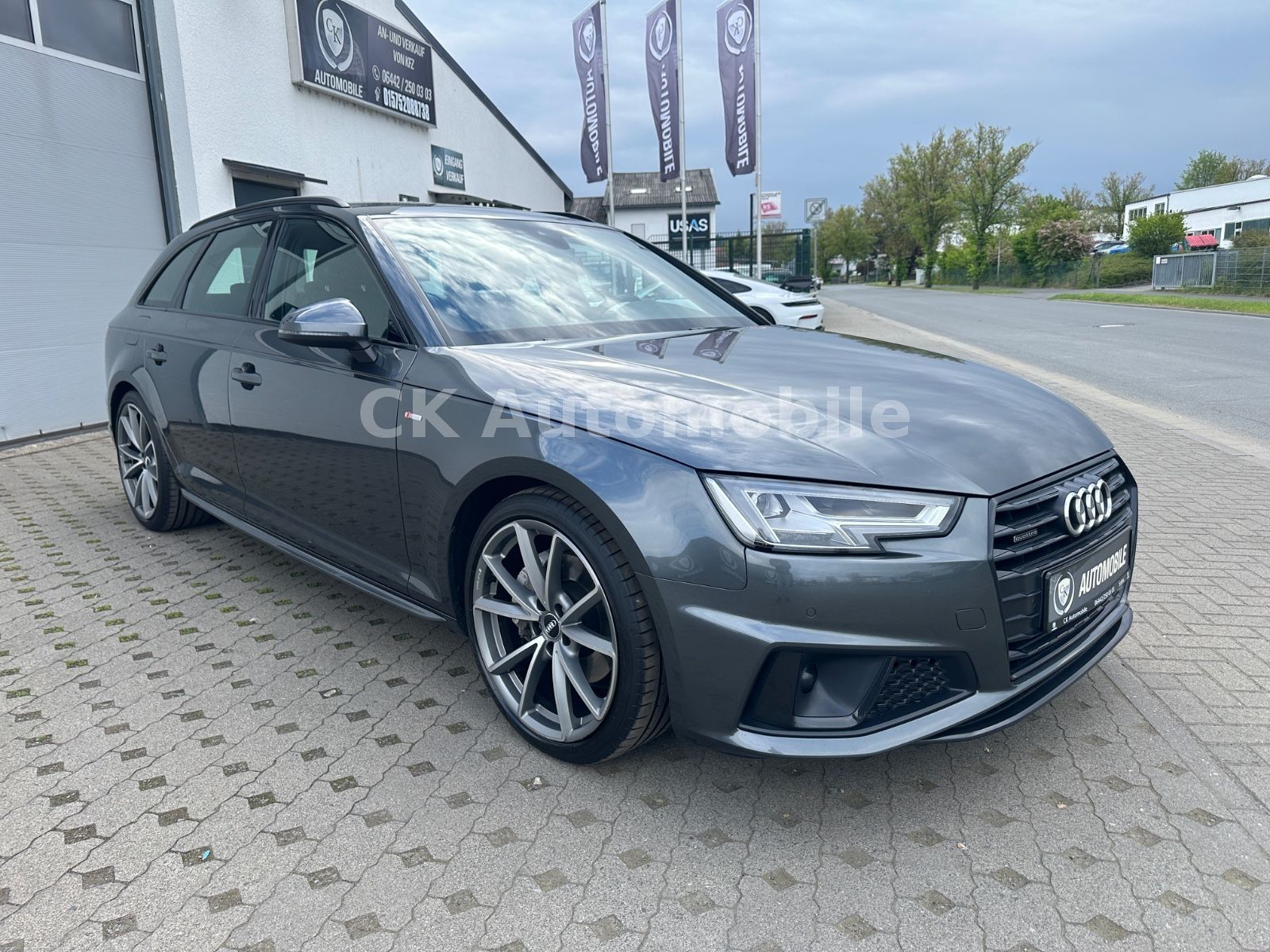 Fahrzeugabbildung Audi A4 Avant 40 TDI Quattro S-Line/Navi/LED/ACC