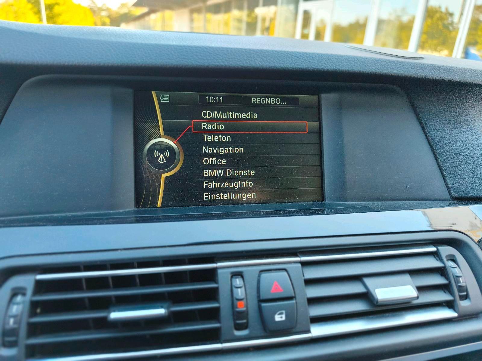 BMW 520 2011 — interior