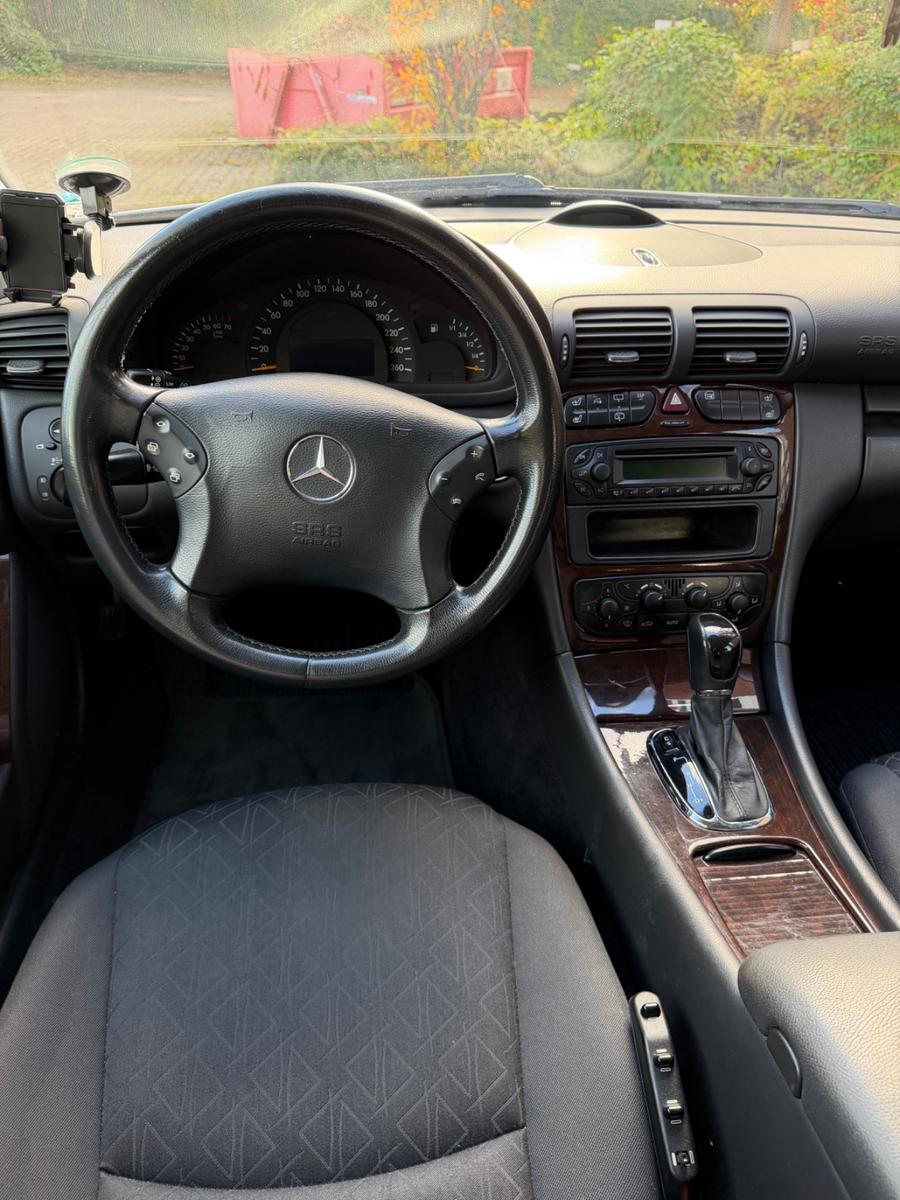 Mercedes-Benz C180 2004 — photo 9