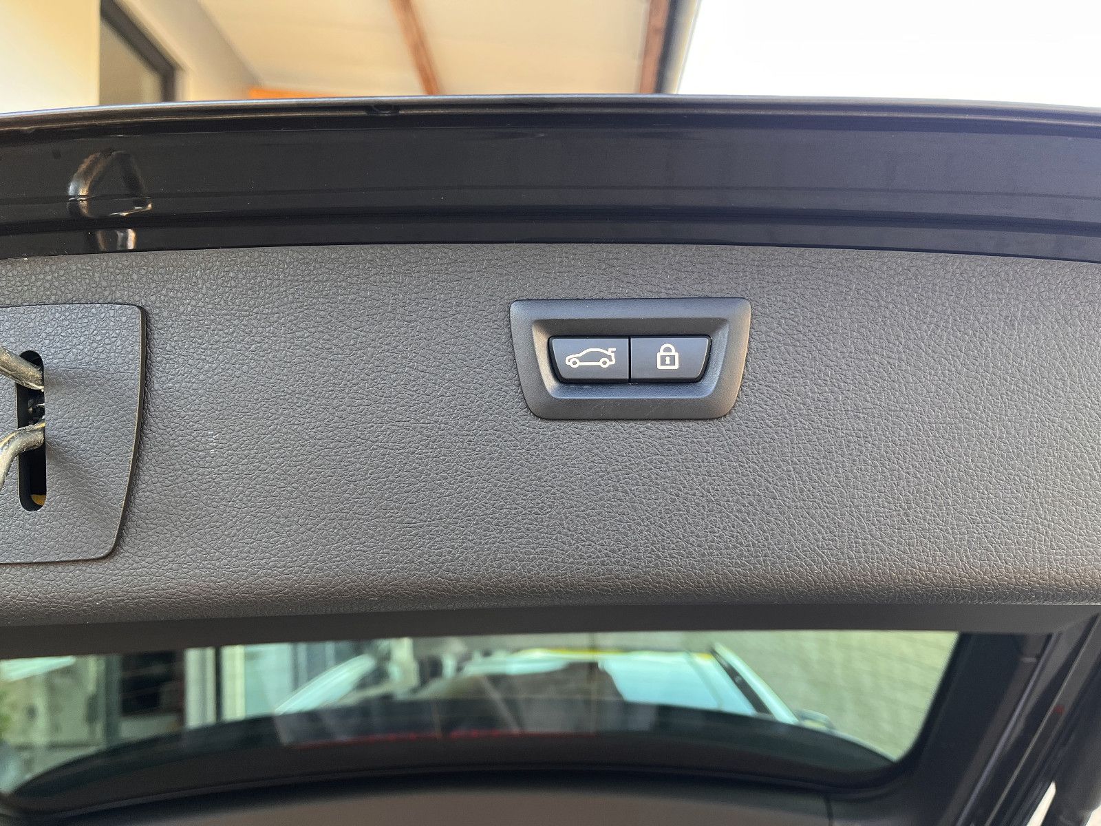 Fahrzeugabbildung BMW 330 Touring 330 d xDrive Automatik/ Panorama