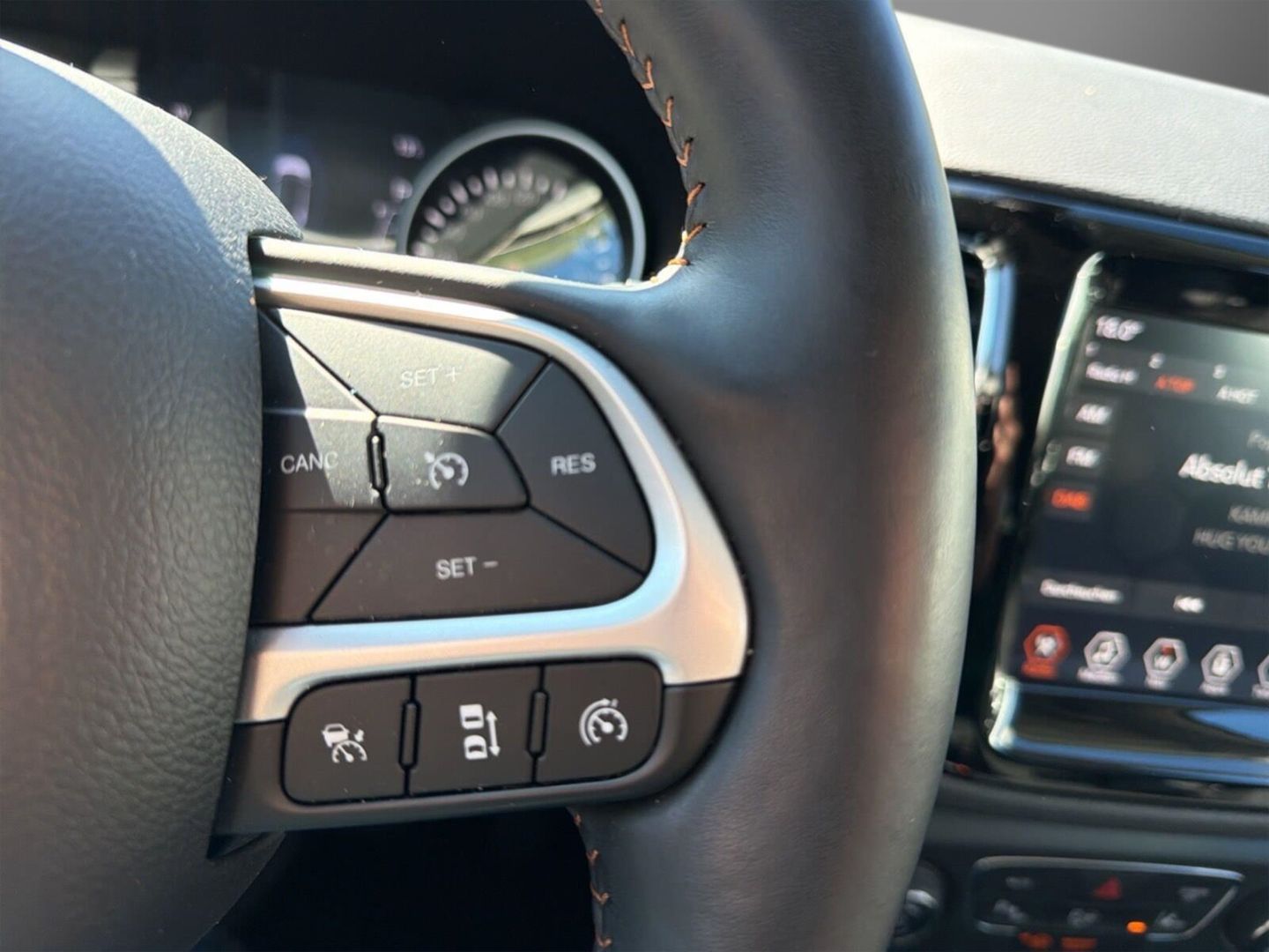 Fahrzeugabbildung Jeep Compass COMPASS LIMITED GSE 150PS DCT